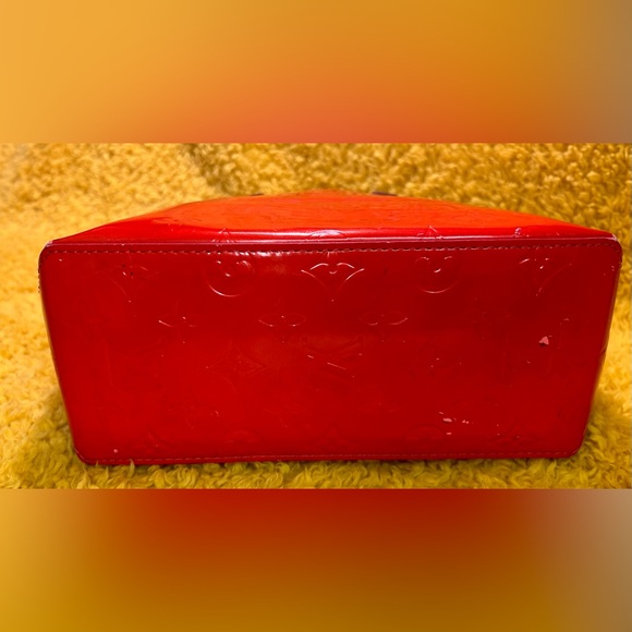Louis Vuitton Red Vernis Reade PM Embossed Monogram Tote - Picture 6 of 16